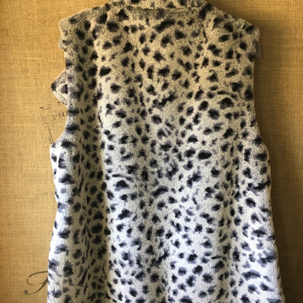 Dylan furry animal print winter vest - Picture 2 of 4
